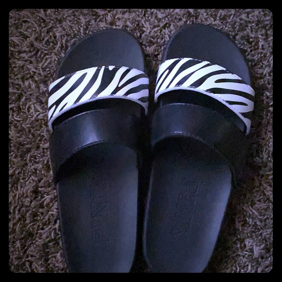 Women’s pink slides - Picture 1 of 1